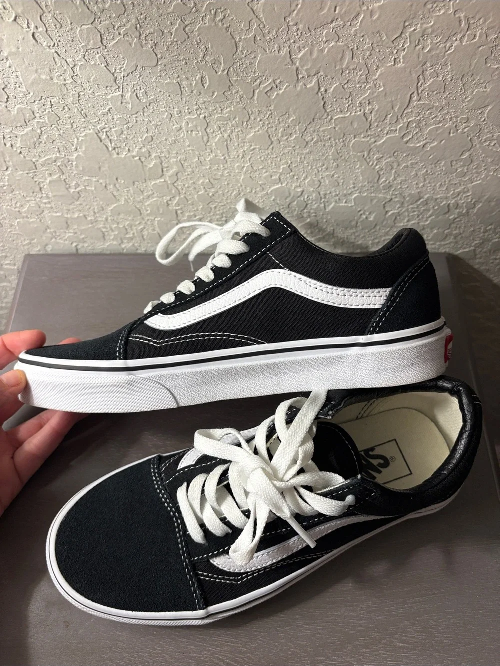 Vans Black and White Old Skool Low-Top Sneakers Wm 7.5 or Men’s 6 - Picture 3 of 10